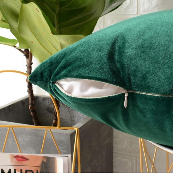 Luxury Home | Soft Velvet Emerald Pillow Covers - Picture 4 of 5